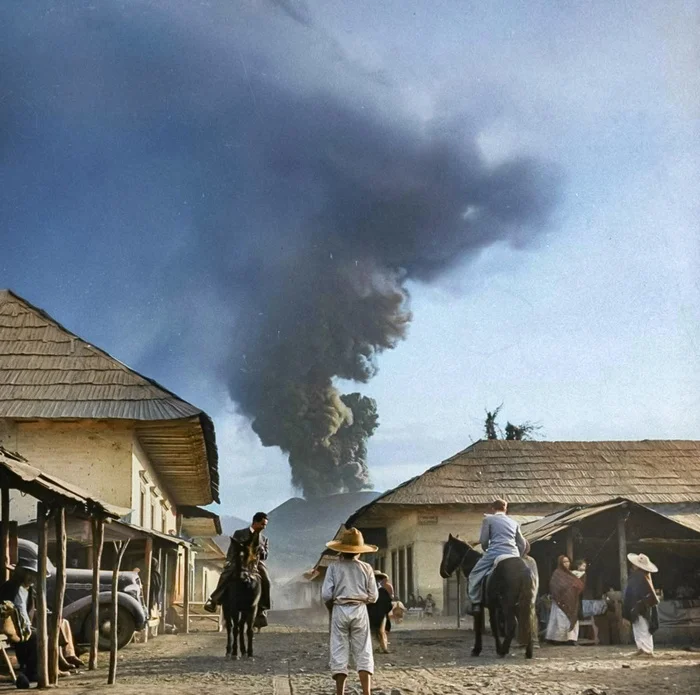 Необычные и интересные снимки из разных стран мира, сделанные в XX веке. 20 раскрашенных фотографий. Часть IV Историческое фото, Фотография, Старое фото, Мир, 20 век, Колоризация, Длиннопост