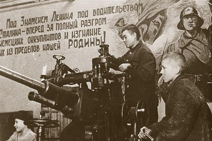 Трудились и женщины, и дети.