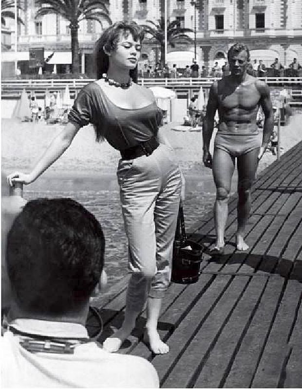 Брижит Бардо в Каннах в 1955 году.