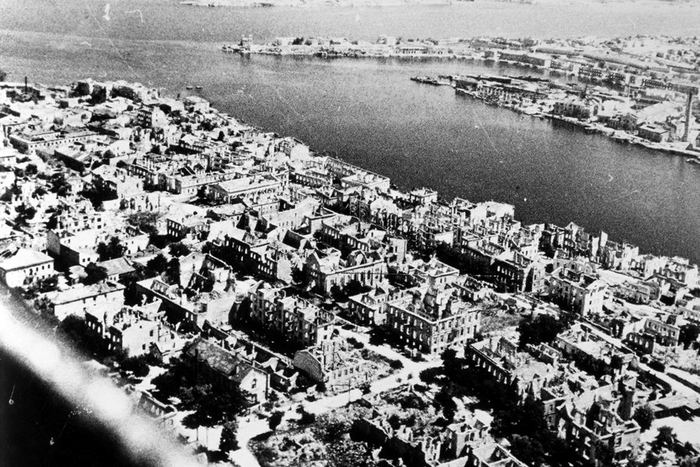 Разрушенный Севастополь