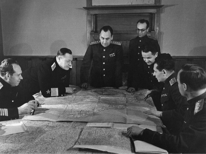 Военные советники СССР на Ялтинской конференции. В центре: генерал армии Алексей Иннокентьевич Антонов (1-ый зам. начальника Генштаба РККА)