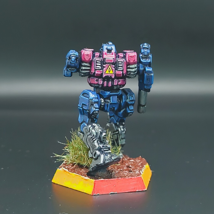 Попытался так же использовать хоть как то Вархаммеровские декали, но, как выяснилось, зачастую они гораздо крупнее необходимого. А жаль.