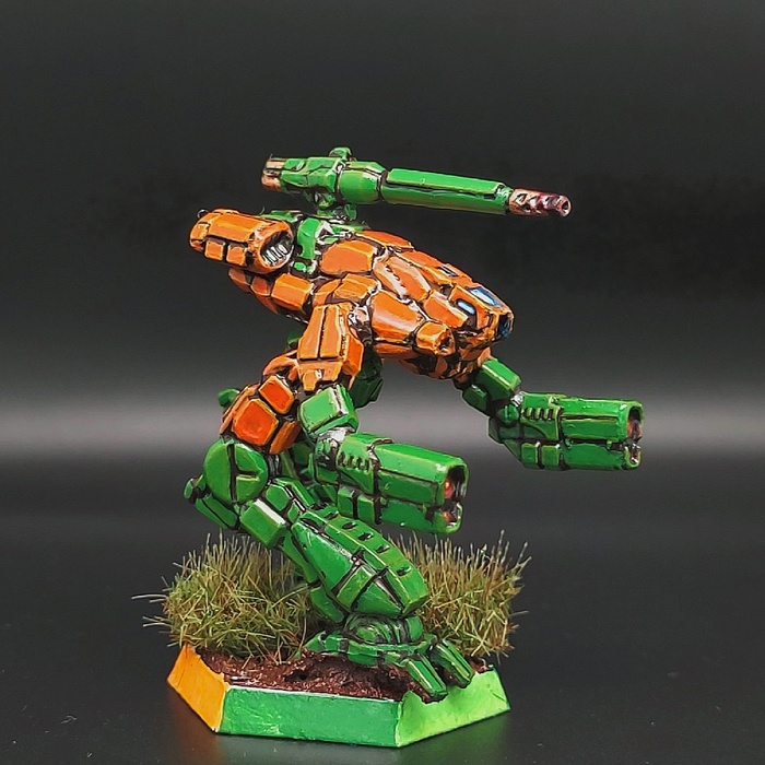 Правда шлем пришлось честно перенести на горб, иначе отсылка была бы плохо читаема. Ну или растянуть зелёный на половину меха, что мне идейно не понравилось.