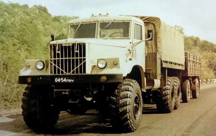 КрАЗ-255. Этому грузовику все равно, какая солярка. Главное, чтобы горело - всё съест Хочу все знать, Познавательно, Авто, Краз, СССР, Сделано в СССР, Техника, История автомобилей, Грузовик, Обзор, Яндекс Дзен (ссылка), Длиннопост, Краз-255 КрАЗ-255. Этому грузовику все равно, какая солярка. Главное, чтобы горело - всё съест Хочу все знать, Познавательно, Авто, Краз, СССР, Сделано в СССР, Техника, История автомобилей, Грузовик, Обзор, Яндекс Дзен (ссылка), Длиннопост, Краз-255