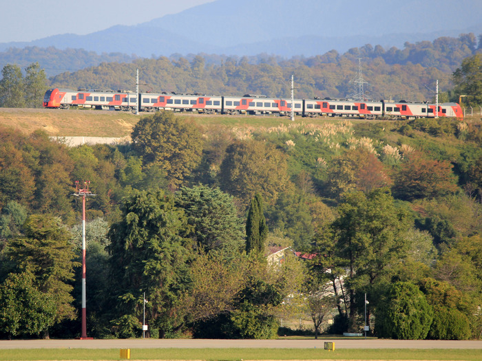 Мчит нас поезд как стрела