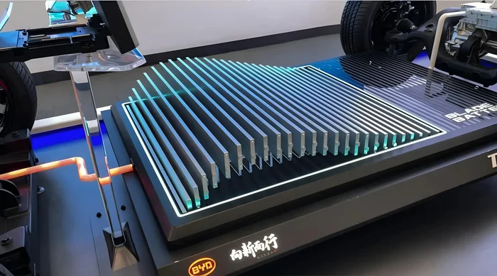 Почему именно BYD стал главной автомобильной компанией Китая (и мира)? Бизнес, Инновации, Технологии, Китай, Авто, Электромобиль, Китайские авто, Предпринимательство, Маркетинг, Машина, Китайцы, Китайские товары, Транспорт, Автопром, Изобретения, Стартап, Двигатель, Техника, Длиннопост, Аккумулятор