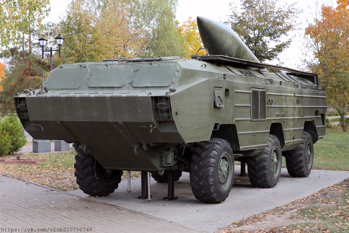 Пусковая установка 9П129 тактического ракетного комплекса 9К79 "Точка-У"