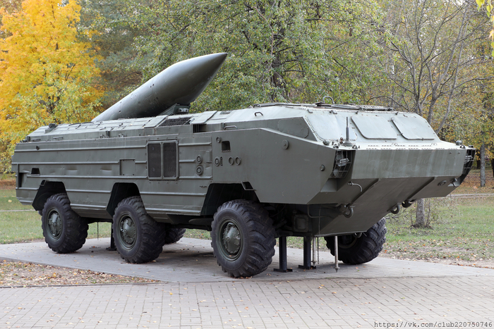 Пусковая установка 9П129 тактического ракетного комплекса 9К79 "Точка-У"