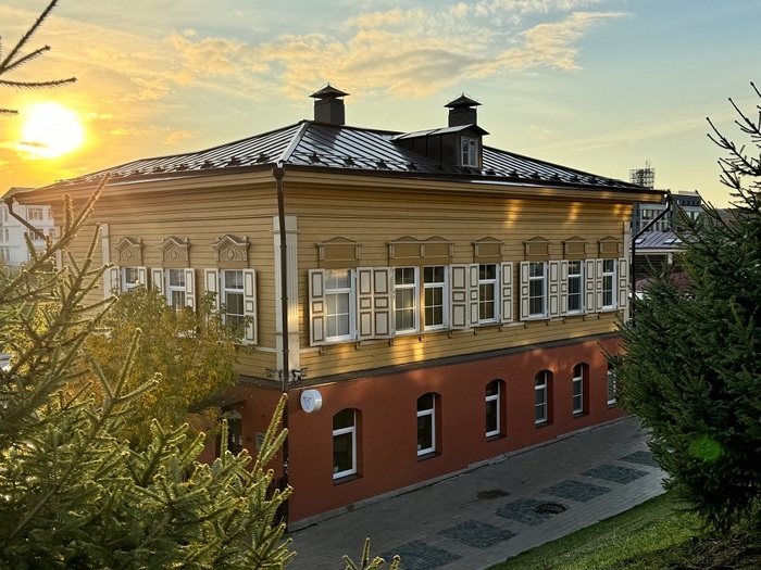 130 квартал — Иркутская слобода. Фото: <a href="https://pikabu.ru/story/chem_znamenit_irkutsk_i_chem_izvesten_130_kvartal_12368120?u=https%3A%2F%2Fvk.com%2Fdeniskuzmich&t=%D0%94%D0%B5%D0%BD%D0%B8%D1%81%20%D0%9A%D1%83%D0%B7%D1%8C%D0%BC%D0%B8%D1%87%20%2F%20%D0%92%D0%9A%D0%BE%D0%BD%D1%82%D0%B0%D0%BA%D1%82%D0%B5&h=f5adbee1144a24817f5f54cb7379ce0d63022459" title="https://vk.com/deniskuzmich" target="_blank" rel="nofollow noopener">Денис Кузьмич / ВКонтакте</a>