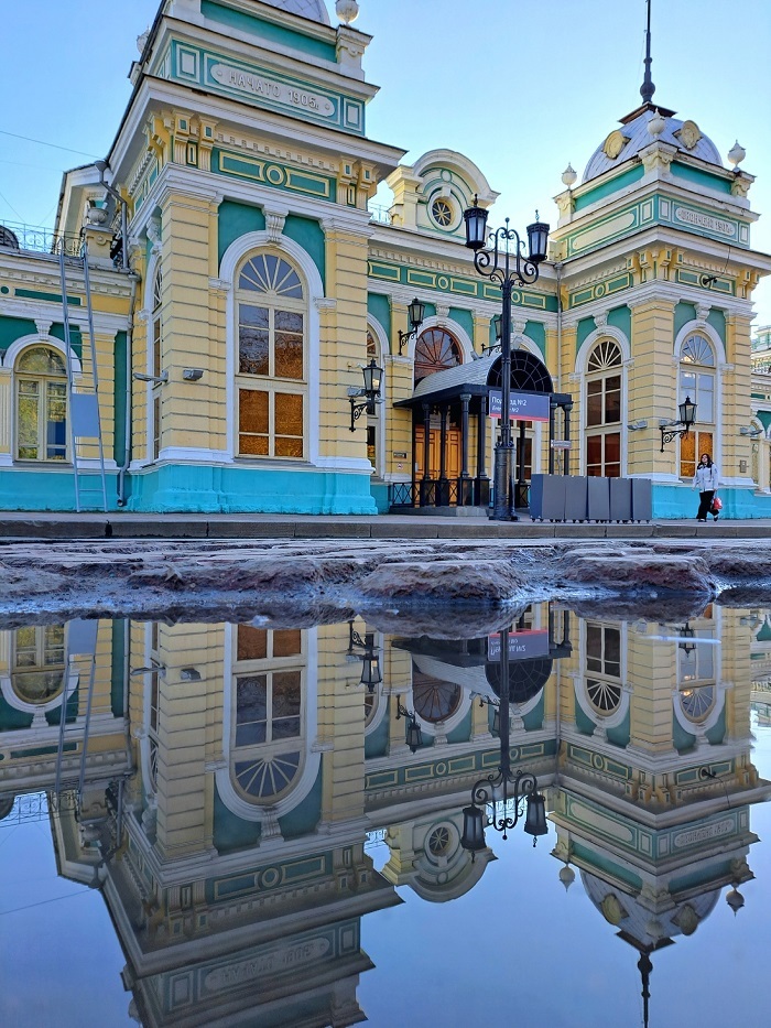 Вокзал Иркутска. Фото: <a href="https://pikabu.ru/story/chem_interesen_vokzal_irkutska_12368153?u=https%3A%2F%2Fvk.com%2Fnadya_sun&t=%D0%9D%D0%B0%D0%B4%D0%B5%D0%B6%D0%B4%D0%B0%20%D0%9D%D0%BE%D0%B2%D0%B8%D0%BA%D0%BE%D0%B2%D0%B0%20%2F%20%D0%92%D0%9A%D0%BE%D0%BD%D1%82%D0%B0%D0%BA%D1%82%D0%B5&h=c0057d63e6858938c0b1654388394353e7fe9f7c" title="https://vk.com/nadya_sun" target="_blank" rel="nofollow noopener">Надежда Новикова / ВКонтакте</a>