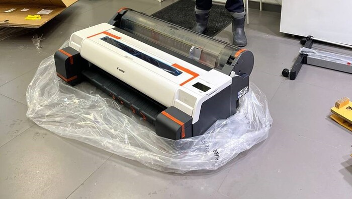 Вот он без ножек, только распаковал поглядеть состояние :)