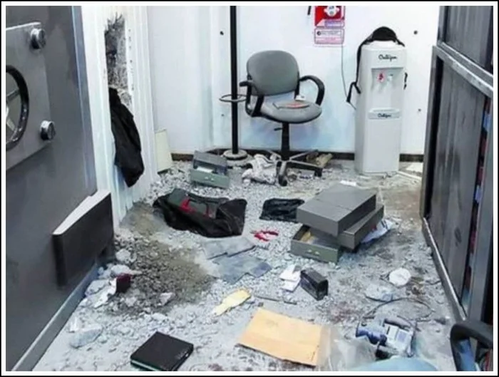 PAYDAY по-аргентински. Часть 2 Криминал, История (наука), Ограбление, Банк, Расследование, Аргентина, Длиннопост, Мат, Преступление, Уголовное дело, Тюрьма, Видео, YouTube, Негатив PAYDAY по-аргентински. Часть 2 Криминал, История (наука), Ограбление, Банк, Расследование, Аргентина, Длиннопост, Мат, Преступление, Уголовное дело, Тюрьма, Видео, YouTube, Негатив