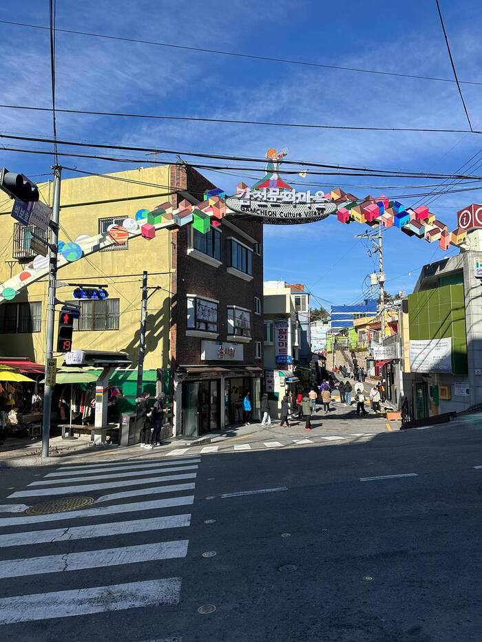   ( 11).    (Gamcheon), /Busan   , , ,  , , , 