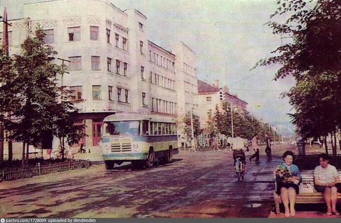 �������� <!--noindex--><a href="https://pikabu.ru/story/avtobusyi_sssr_12379060?u=http%3A%2F%2Fpastvu.com&t=pastvu.com&h=44ec87a553be7941f5f3d0340aab231e0bb40a9c" title="http://pastvu.com" target="_blank" rel="nofollow noopener">pastvu.com</a><!--/noindex-->