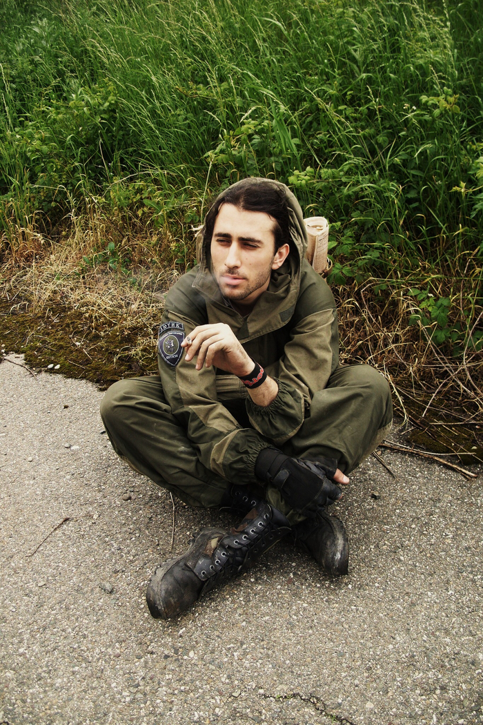 Молодой тут еще