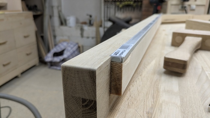 можно написать комментарий, что на внутренней стороне сосновой рейки скол, я прочитаю :)