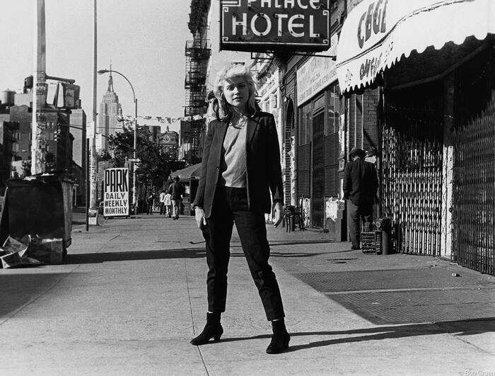     CBGB. -,  1977.