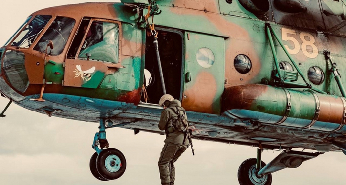 Вот почти то же самое, только без веревки и обосравшийся срочник :))))