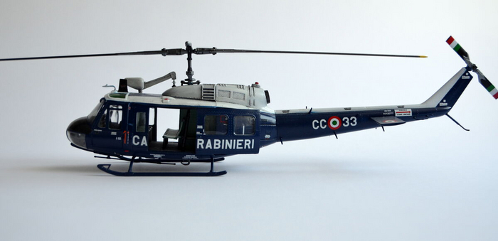 Если не хотите именно Карабинери, не берите эту коробку. Синий пластик без достаточного навыка сложно забить любым цветом.