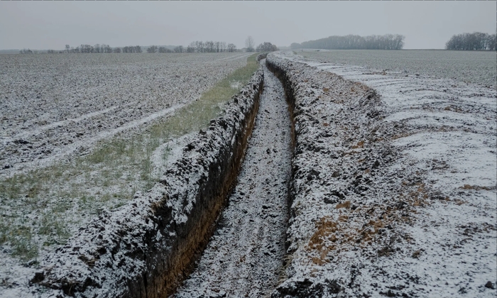 Русская траншея, созданная для того, чтобы помешать дальнейшему продвижению украинских войск
