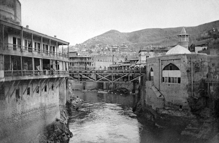 Тифлис. Турецкие бани и старый мост через Цавкисисцкали