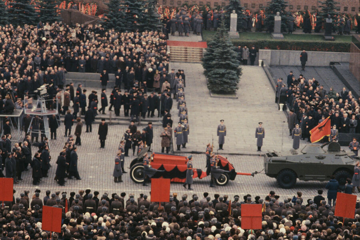 Кто помнит себя в <10 лет?