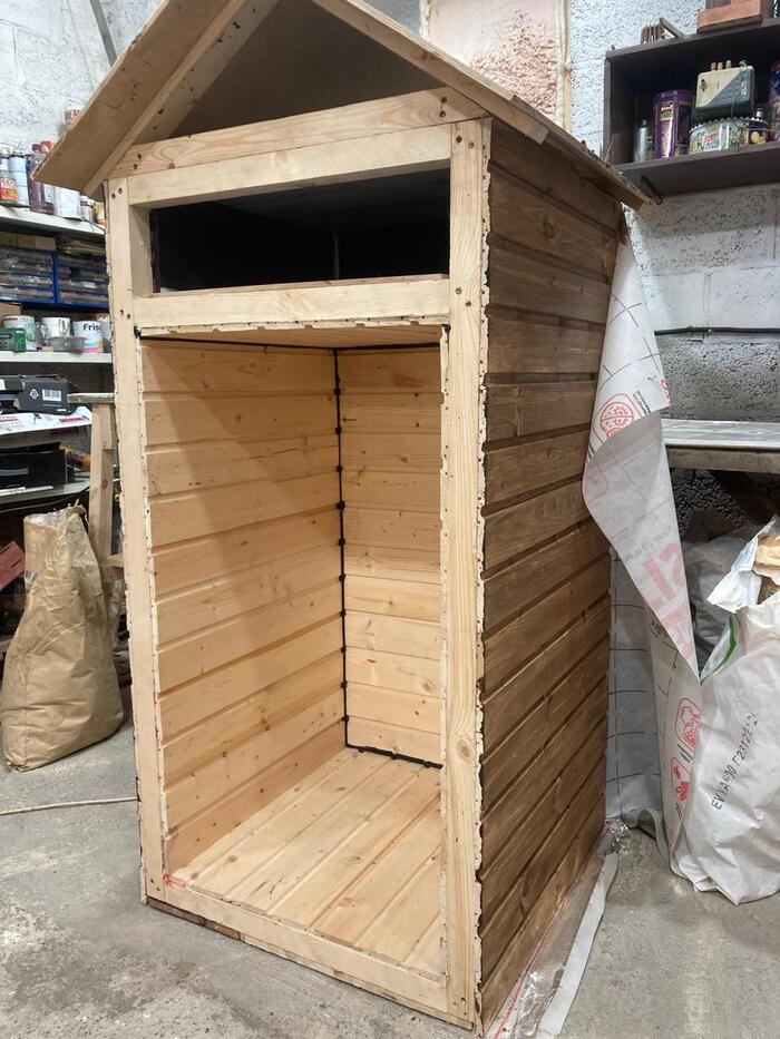 На данный момент этот скворечник виглядит так.