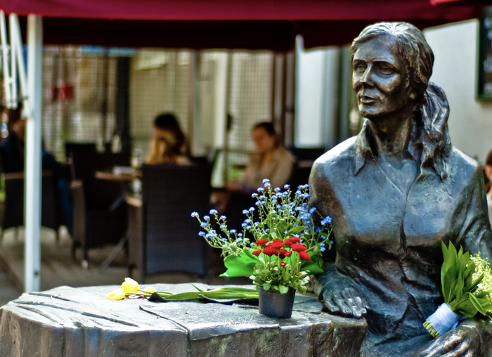 Агнешка Осецка (поэтка) - памятник