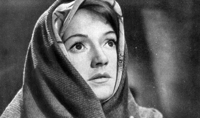 "Вызываем огонь на себя". В роли Анны Морозовой - Людмила Касаткина