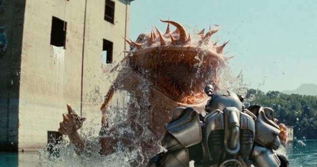 Какой-то резиново-сосисочный заглот получился, сильно рушит экшн-сцены. Всерьез это воспринимать невозможно.