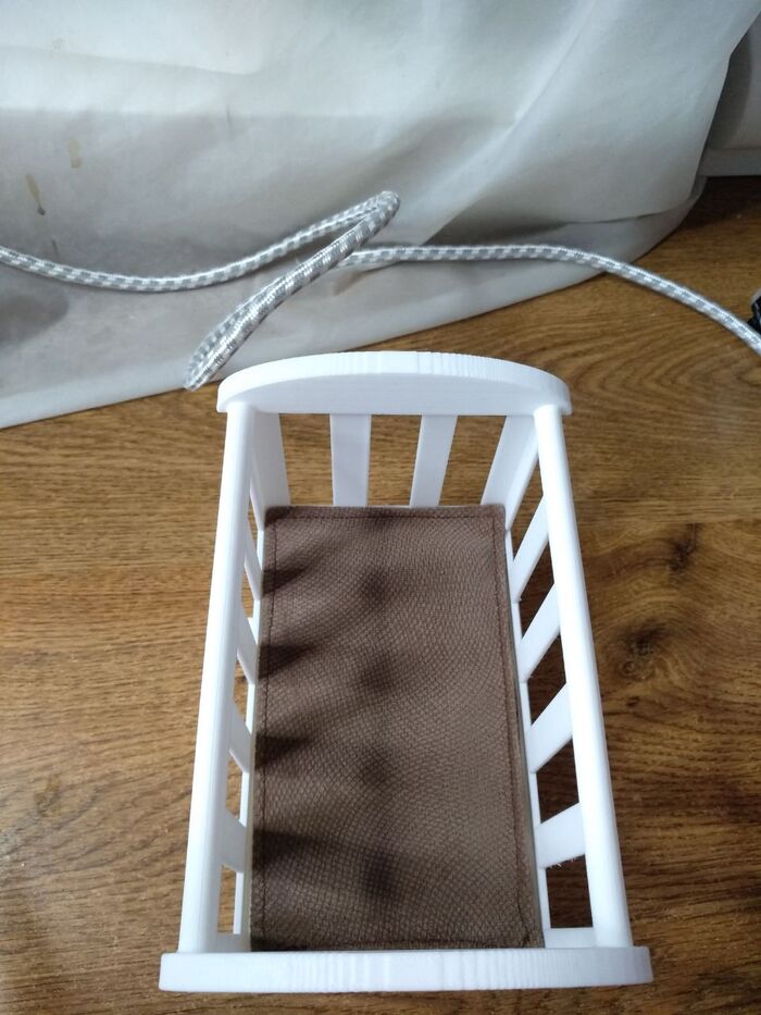 Вот такой получился матрасик в кроватку, внутри проложила синтепон.