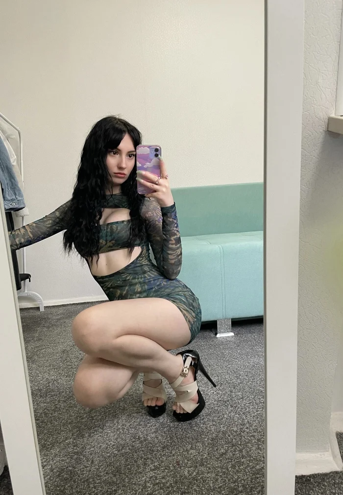 Decent girls have a long dress, not a tongue - My, Girls, Hips, The dress, Mini Dress, Heels, Brunette, Waist, Legs