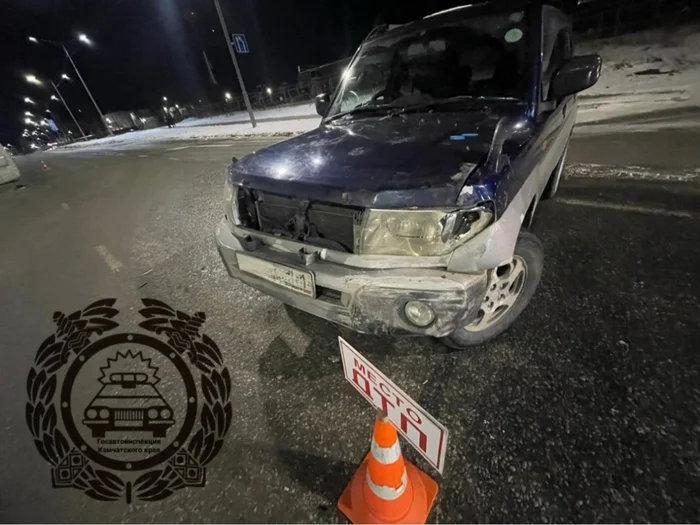 The car overturned after colliding with another - Violation of traffic rules, Crash, Road accident, Incident, Mitsubishi Pajero, Suzuki jimny, Petropavlovsk-Kamchatsky, Overturned, Longpost, Negative