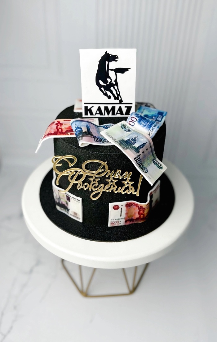 А некоторым на день рождения дарят вот такие торты! Как вам такое?