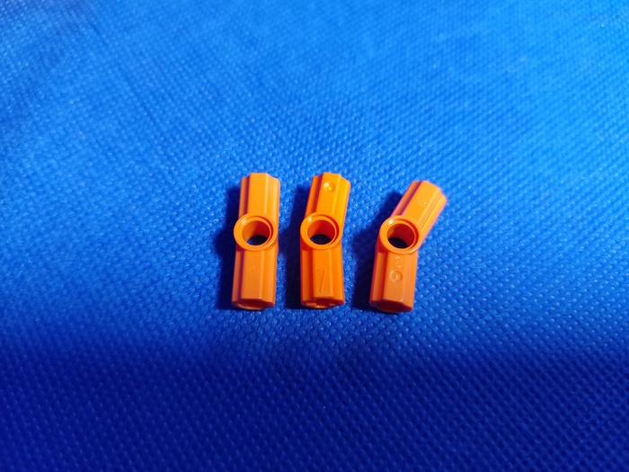 коннектор номер 7 по центру.