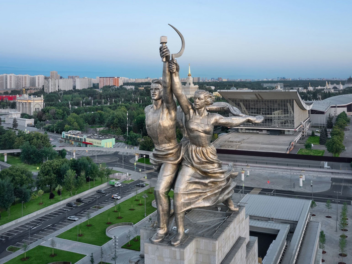 «Рабочий и колхозница», 1937 год