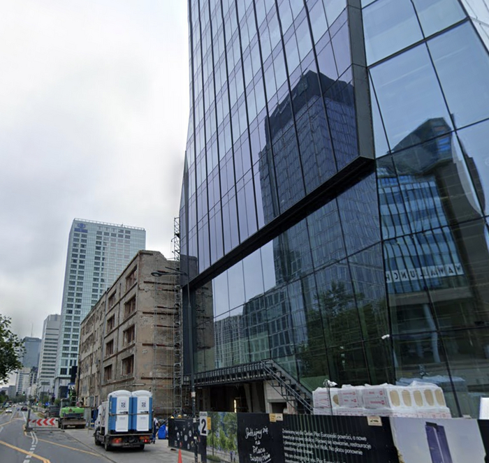 Вот например ul. Grzybowska 80 (ага, в этой каменице трупов нашли, 7 бомжей полугнилых BINGO! )))