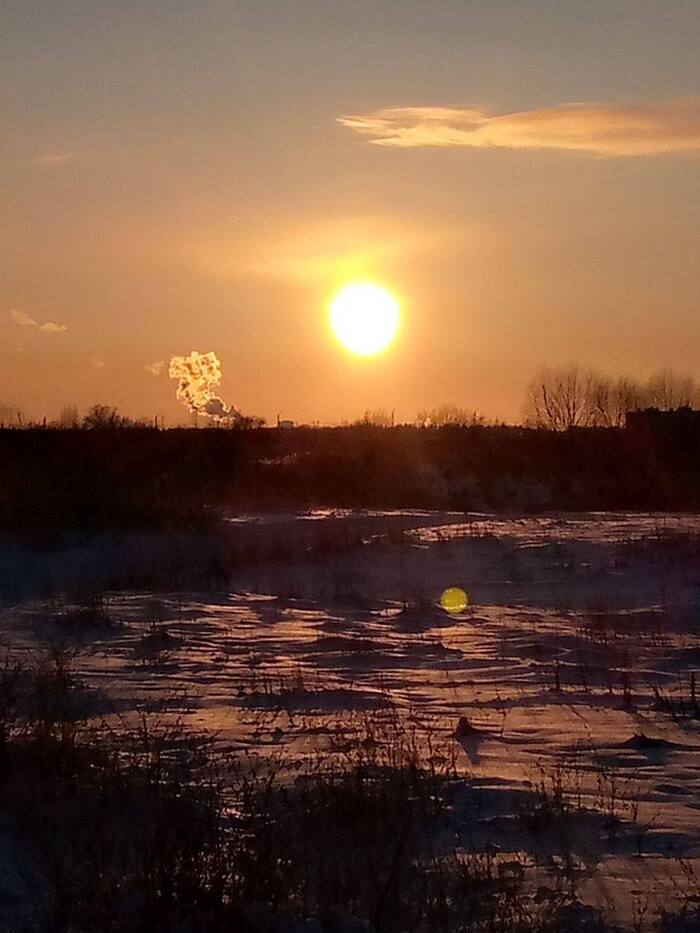 Морозный закат над городом