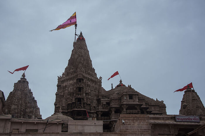 Храм Дваракадиши в современной Дварке которая находиться рядом с затопленным городом Дварака