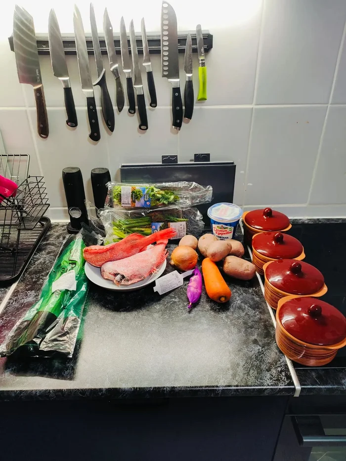 Men's Kitchen. Sea Bass in Pots - My, The photo, People, Food, A life, A fish, Dinner, Recipe, Potato, Dishes in pots, Cooking, Kitchen, Men's cooking, Yummy, Vegetables, Male, Mobile photography, Perch, Serving, Longpost