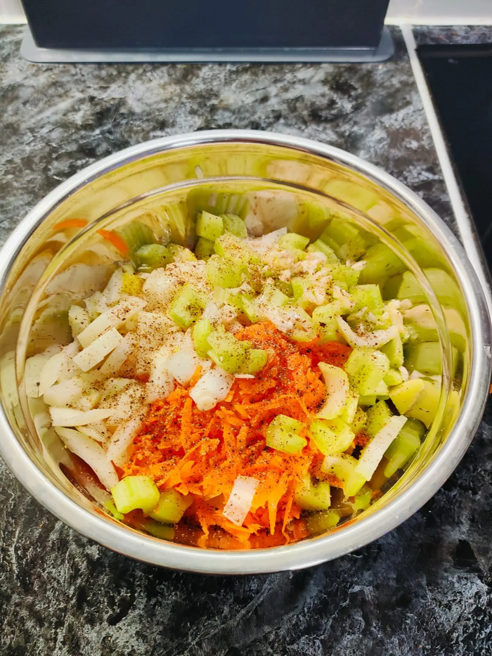 Солю и перчу.