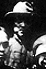 Гу Шуньчжань был моложе Чэнь Ючженя на 16 лет. И умер сильно раньше - в 1935 году, прожив всего 31 год.