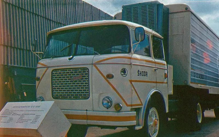 Skoda 706 МТТN c прицепом Alka.