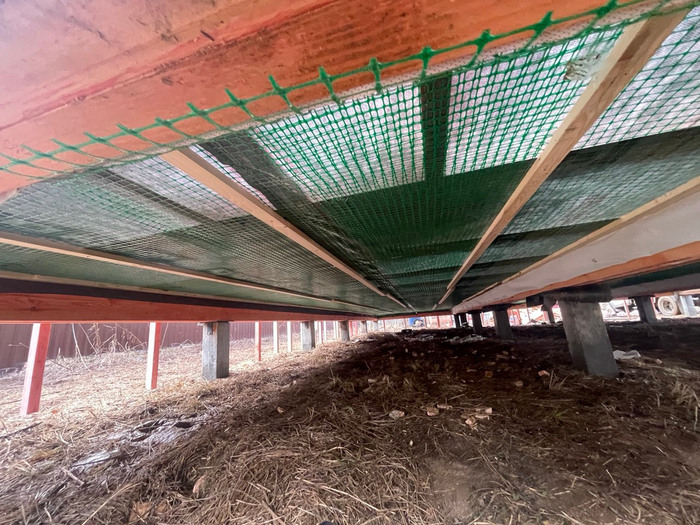 Снизу дома не много места