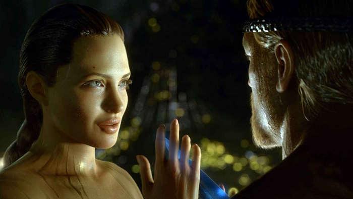 Это Анджелина Джоли. В экранизации 2007 года она старательно изображает хтоническое существо. Вместо этого получается женщина.