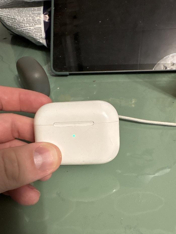 []  Apple AirPods Pro