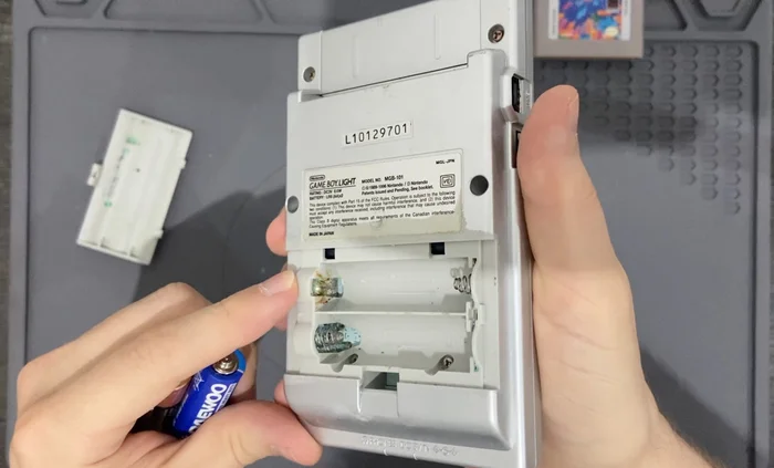 Rare Gameboy Light Repair. Everything is broken! Power, screen, buttons, sound - My, Repair of equipment, Nintendo, Gameboy, Retro, Games, Gamers, Consoles, Tetris, Repair, Retro Games, Breaking, Youtube, Video, Longpost