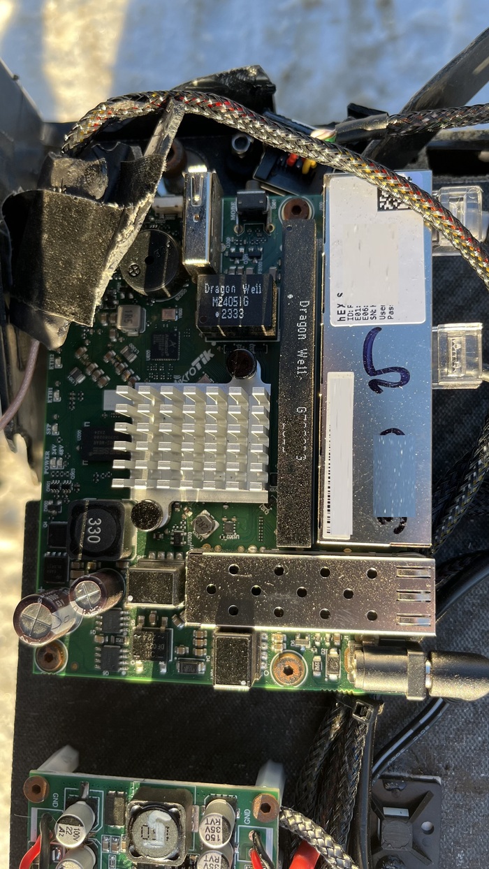 еще одна плата и на ней тоже два мак-адреса