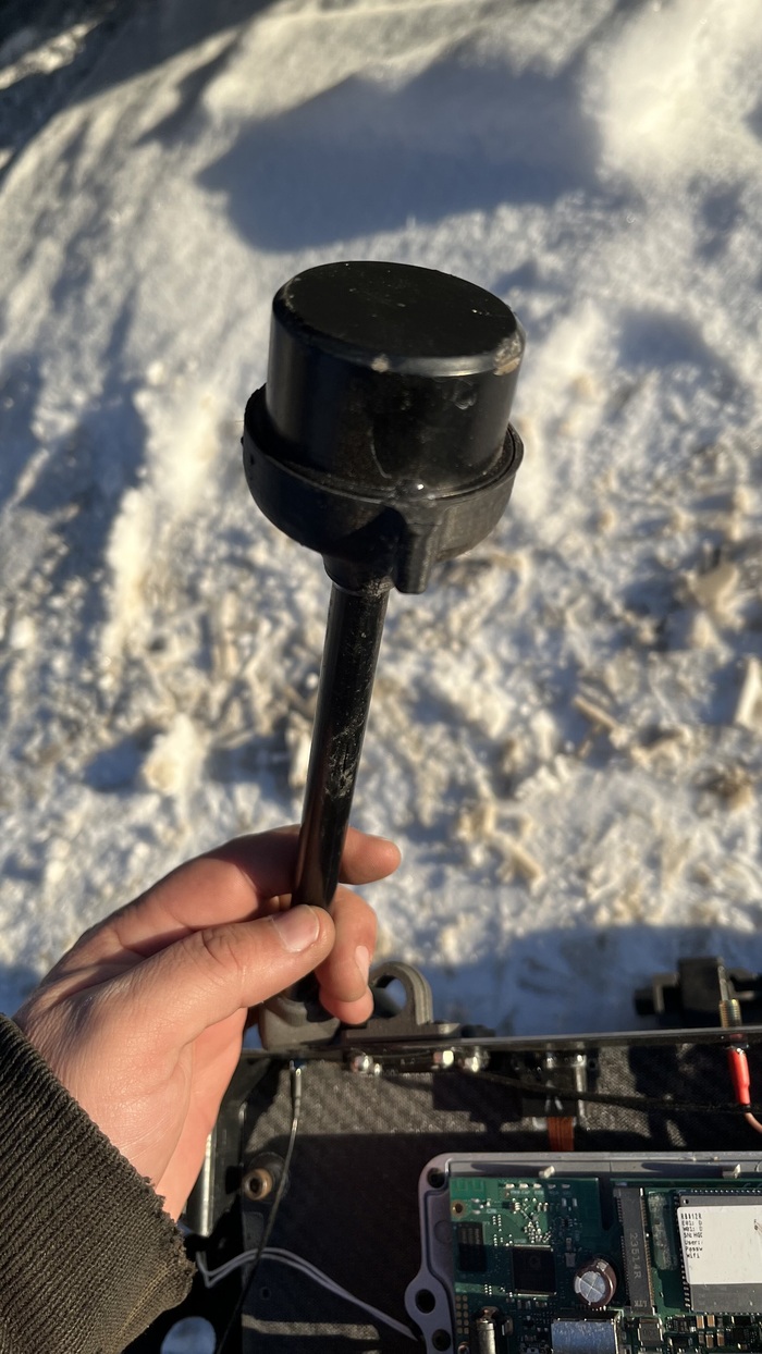 антенна (их три было, уцелели две)