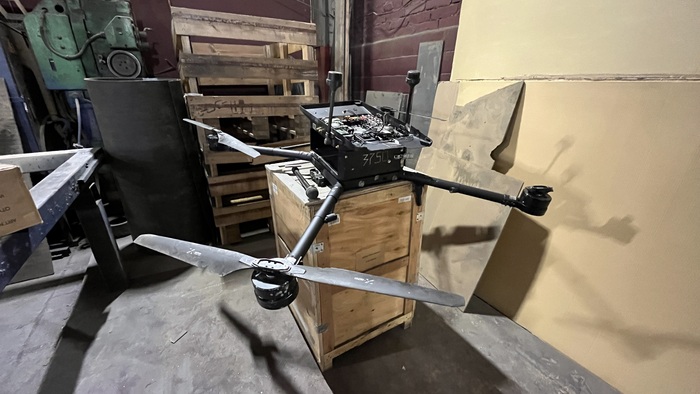 лопасти одного винта не выжили при падении наверное